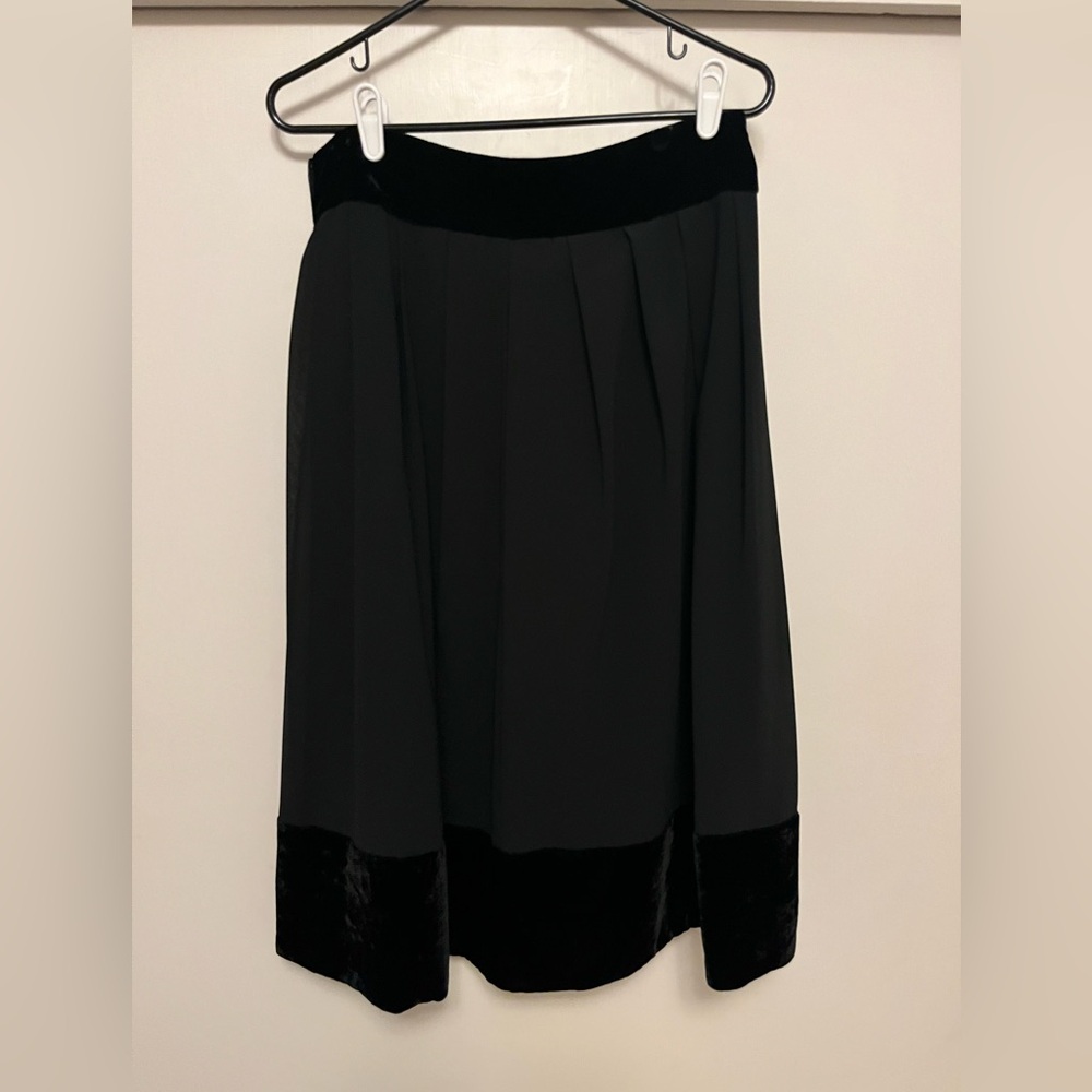 Velvet Trim Skirt 🥀